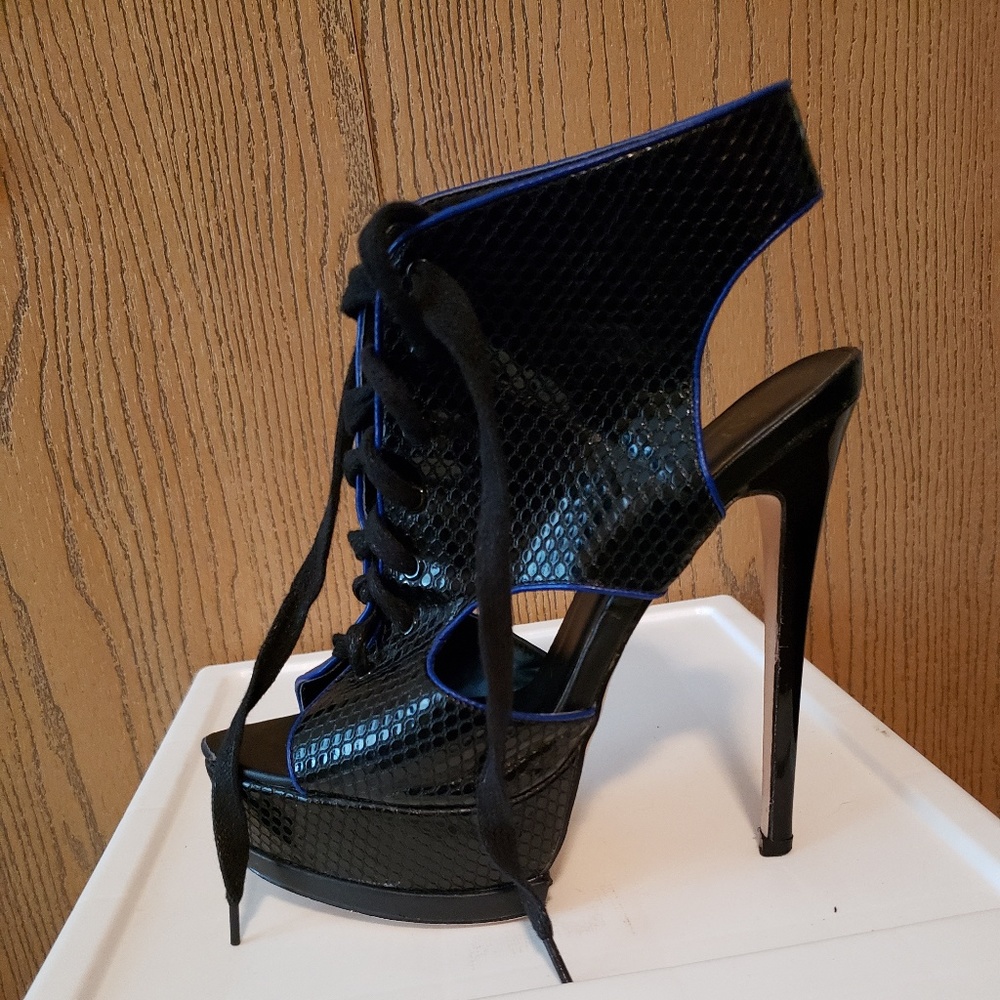 Paper fox black and blue lace up heels size 9
